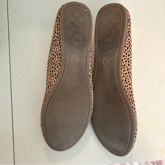 Universal Thread Flats - Picture 2 of 4